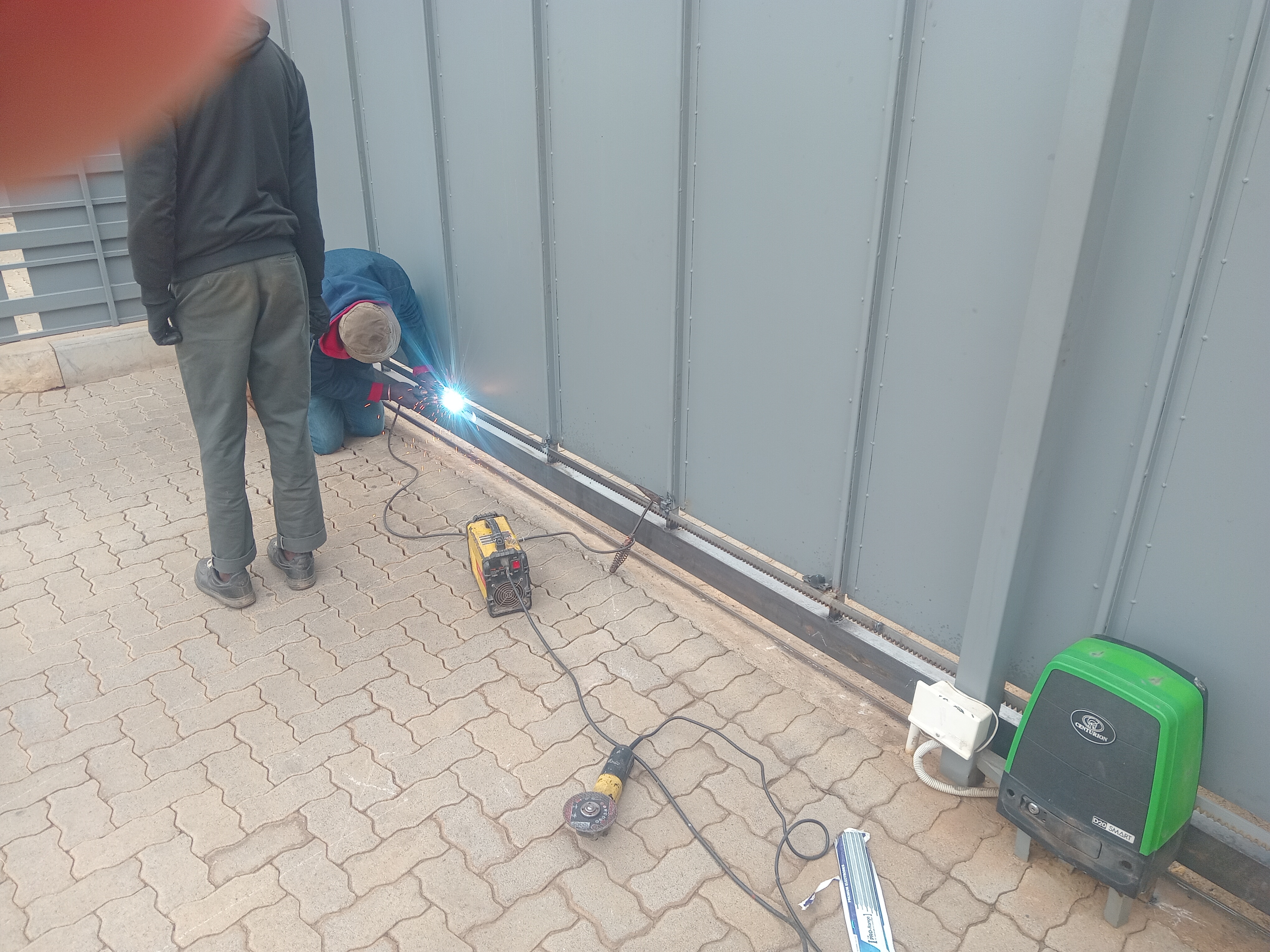 Truck damaged I & S motors main Gate - de Deur